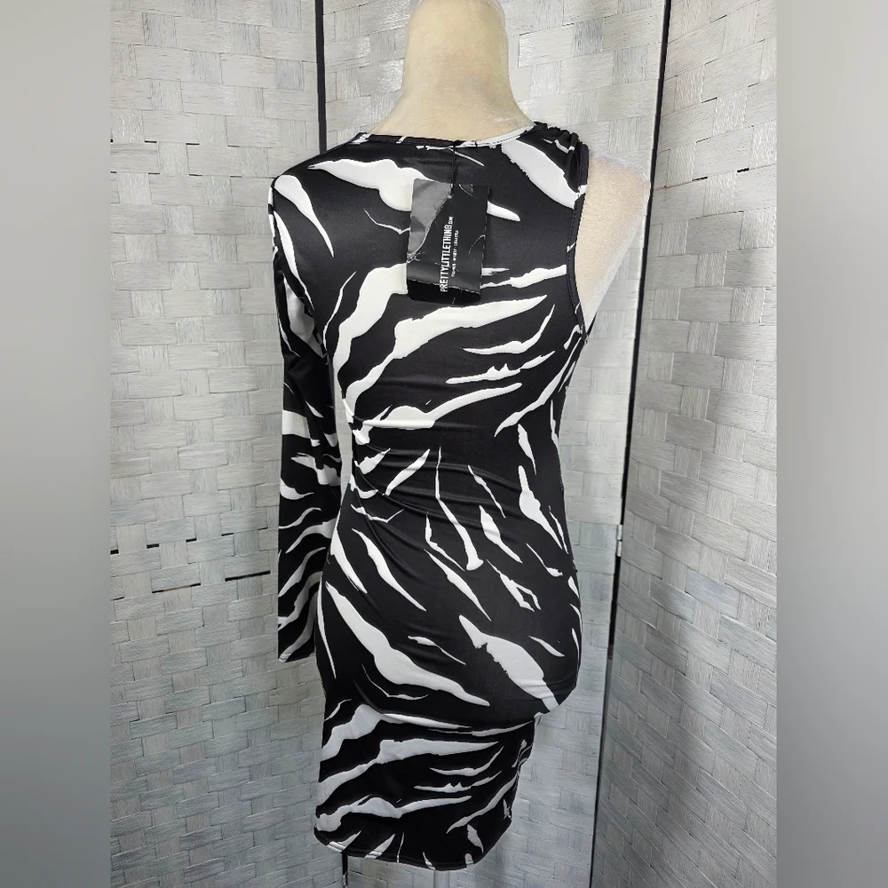 PRETTY LITTLE THING l Bodycon Dress - Picture 4 of 7